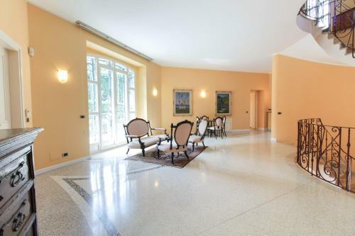 Stresa Villa Sleeps 16 Pool Air Con Wifi