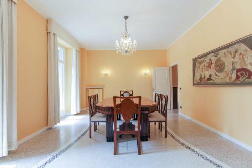 Stresa Villa Sleeps 16 Pool Air Con Wifi