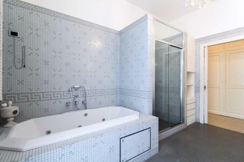 Stresa Villa Sleeps 16 Pool Air Con Wifi
