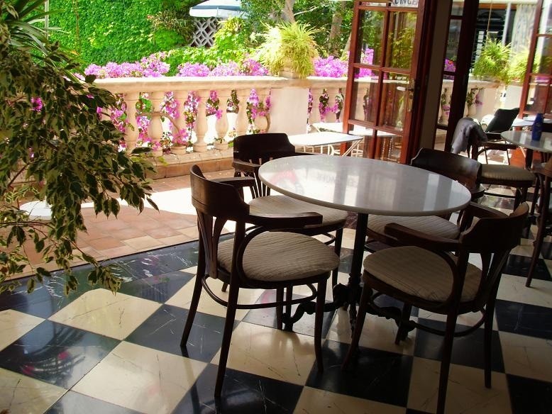 Hotel Hostal Cas Bombu