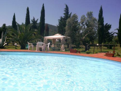 Suvereto Apartment Sleeps 4 T241728