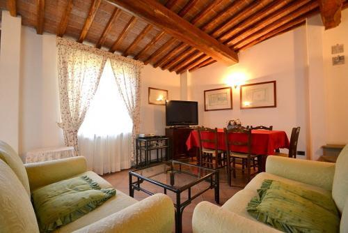 Siena Villa Sleeps 5 Pool Wifi