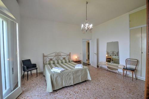 Sorrento Villa Sleeps 16 Air Con Wifi