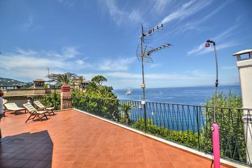 Sorrento Villa Sleeps 16 Air Con Wifi