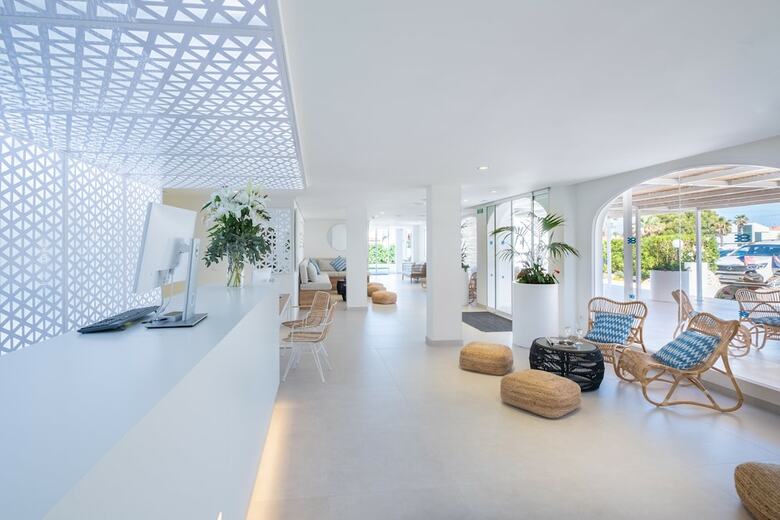 Apartamentos Carema Beach Menorca
