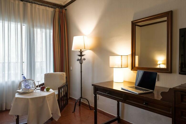 Hotel Parador De Manzanares