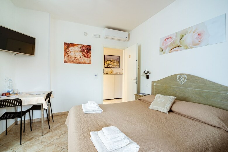 Hostal "6 In Centro" Guest House