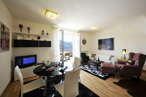 San Siro Apartment Sleeps 4 Pool Air Con