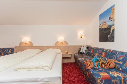 Hostal Kedul Alpine Lodge
