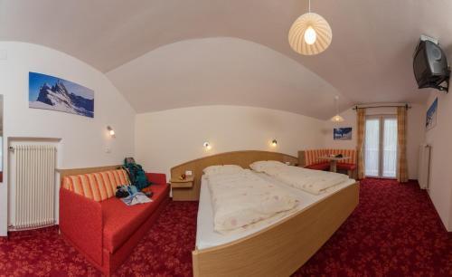 Hostal Kedul Alpine Lodge