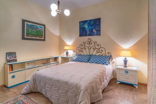 San Giovanni D'asso Villa Sleeps 8 Pool Air Con