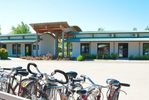 Happy Camp Mobile Homes In Camping Village Rosapineta