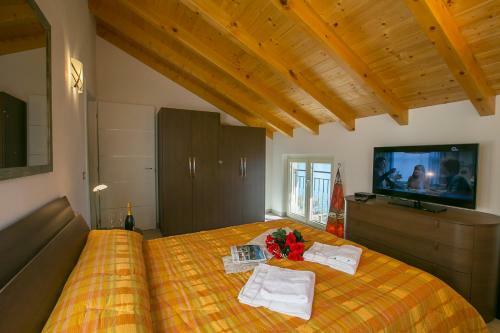 Colonno Apartment Sleeps 6 Pool