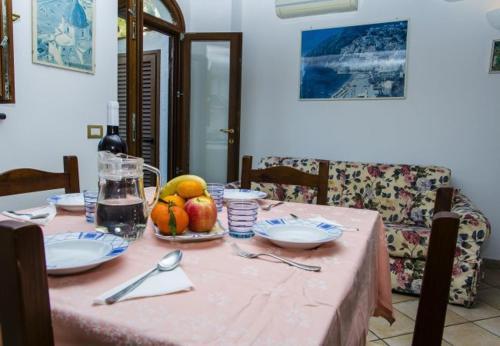 Positano Apartment Sleeps 3 T721473