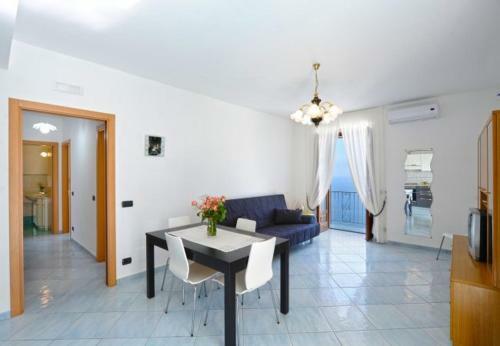 Praiano Apartment Sleeps 5 T721480