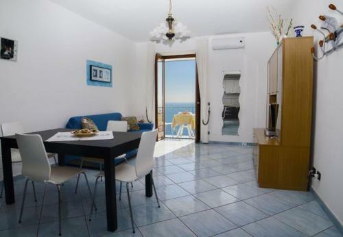 Praiano Apartment Sleeps 5 T721480