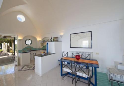 Praiano Villa Sleeps 6 T721533