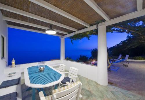 Praiano Villa Sleeps 6 T721533