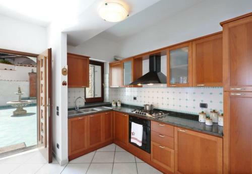 Praiano Apartment Sleeps 5