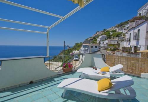 Praiano Apartment Sleeps 5