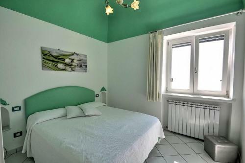 Praiano Villa Sleeps 5 Pool Air Con Wifi