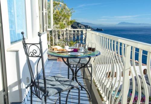 Praiano Apartment Sleeps 4
