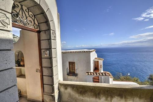 Praiano Villa Sleeps 5 Air Con Wifi