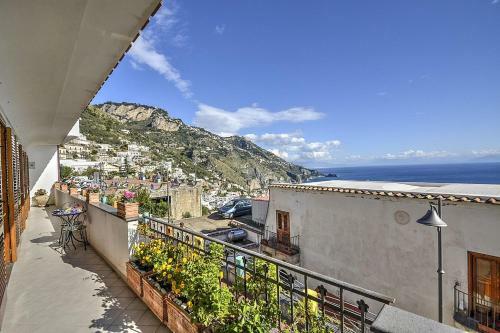 Praiano Villa Sleeps 5 Air Con Wifi