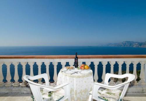 Praiano Apartment Sleeps 4 T721537