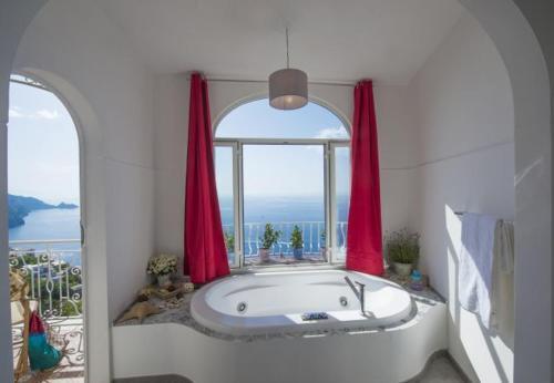 Praiano Apartment Sleeps 4 T721497