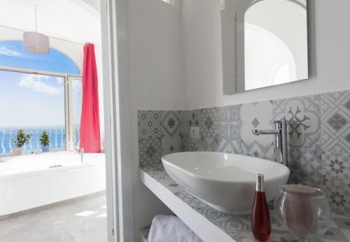 Praiano Apartment Sleeps 4 T721497