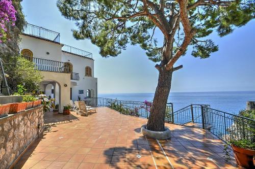 Praiano Villa Sleeps 10 Air Con Wifi