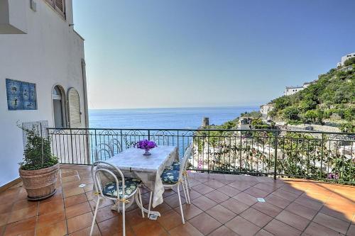 Praiano Villa Sleeps 10 Air Con Wifi