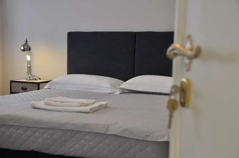Hostal Dimora 16 Rooms & Garden