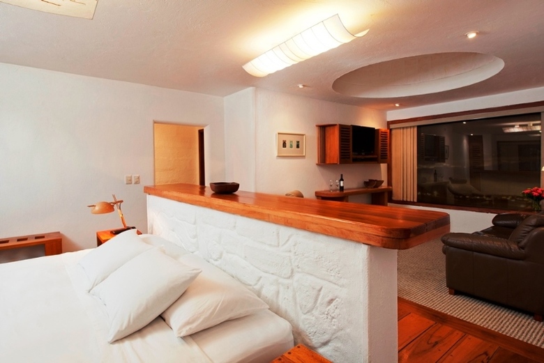 El Crater Hotel