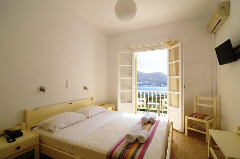 Akrotiri Hotel