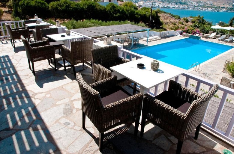 Akrotiri Hotel