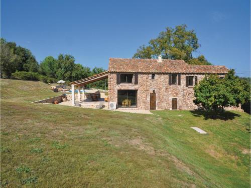 Five-bedroom Holiday Home In Bagnols En Foret