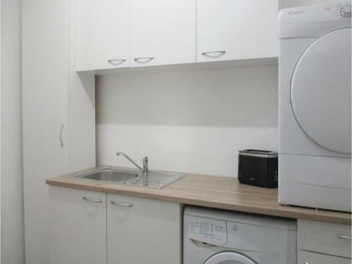 Three-bedroom Apartment In Beziers