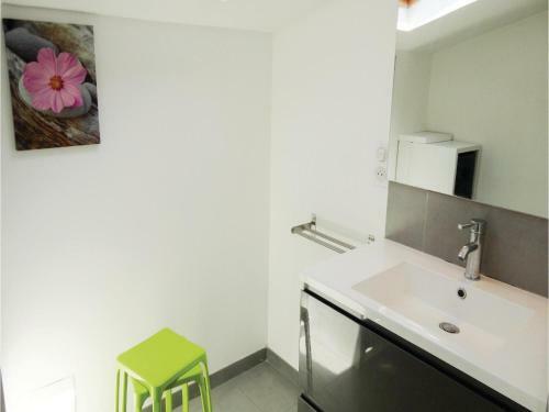Three-bedroom Apartment In Beziers
