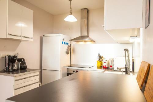 Apartamento Amazing Two Bedroom Flat With Balcony