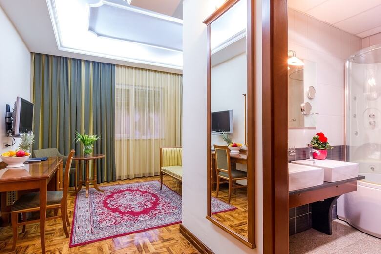 Hotel President