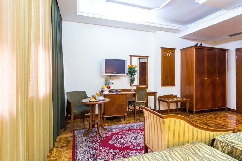 Hotel President