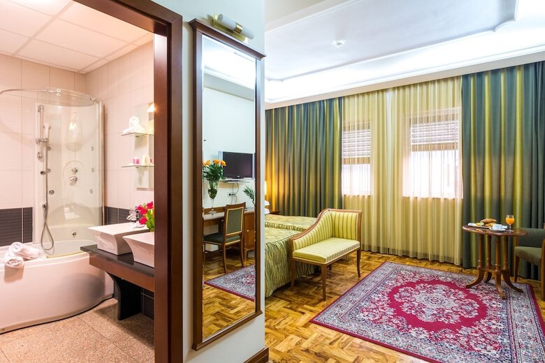 Hotel President