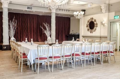 The Drayton Court Hotel