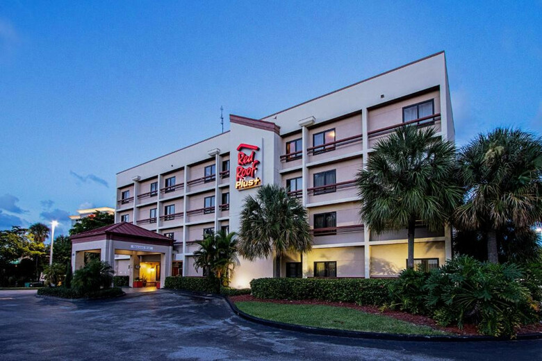 Hotel Red Roof Plus Miami International Airport