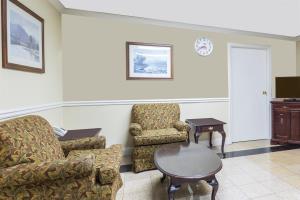 Hotel *super 8 Motel Atlanta Northeast*