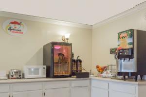 Hotel *super 8 Motel Atlanta Northeast*