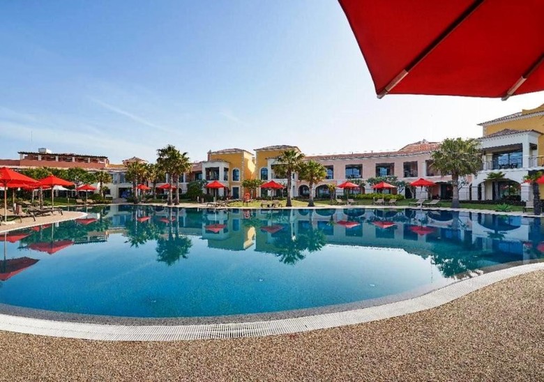 Hotel Cascade Wellness And Lifestyle Resort