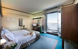 Hotel NH Royal Palace